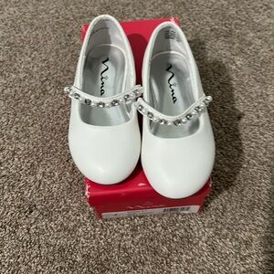 Toddler girl Nina white shoes size 8